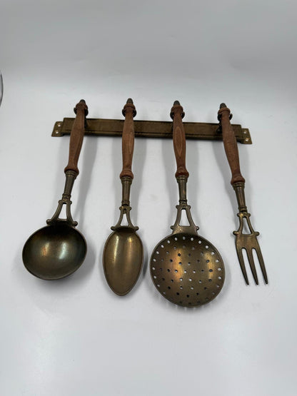 Vintage Wandboard Hakenleiste mit 4 Küchenutensil Holz Metall