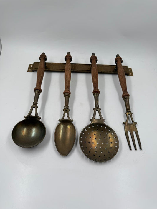 Vintage Wandboard Hakenleiste mit 4 Küchenutensil Holz Metall