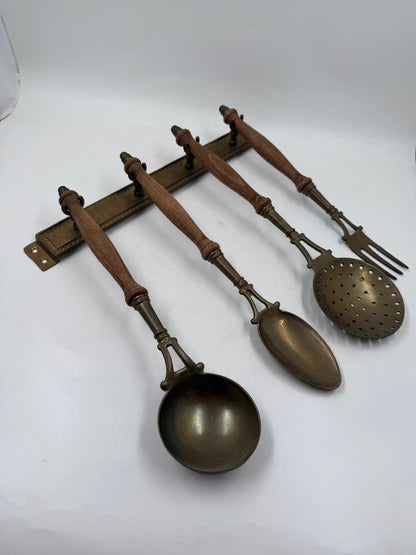 Vintage Wandboard Hakenleiste mit 4 Küchenutensil Holz Metall