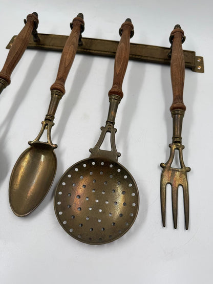 Vintage Wandboard Hakenleiste mit 4 Küchenutensil Holz Metall