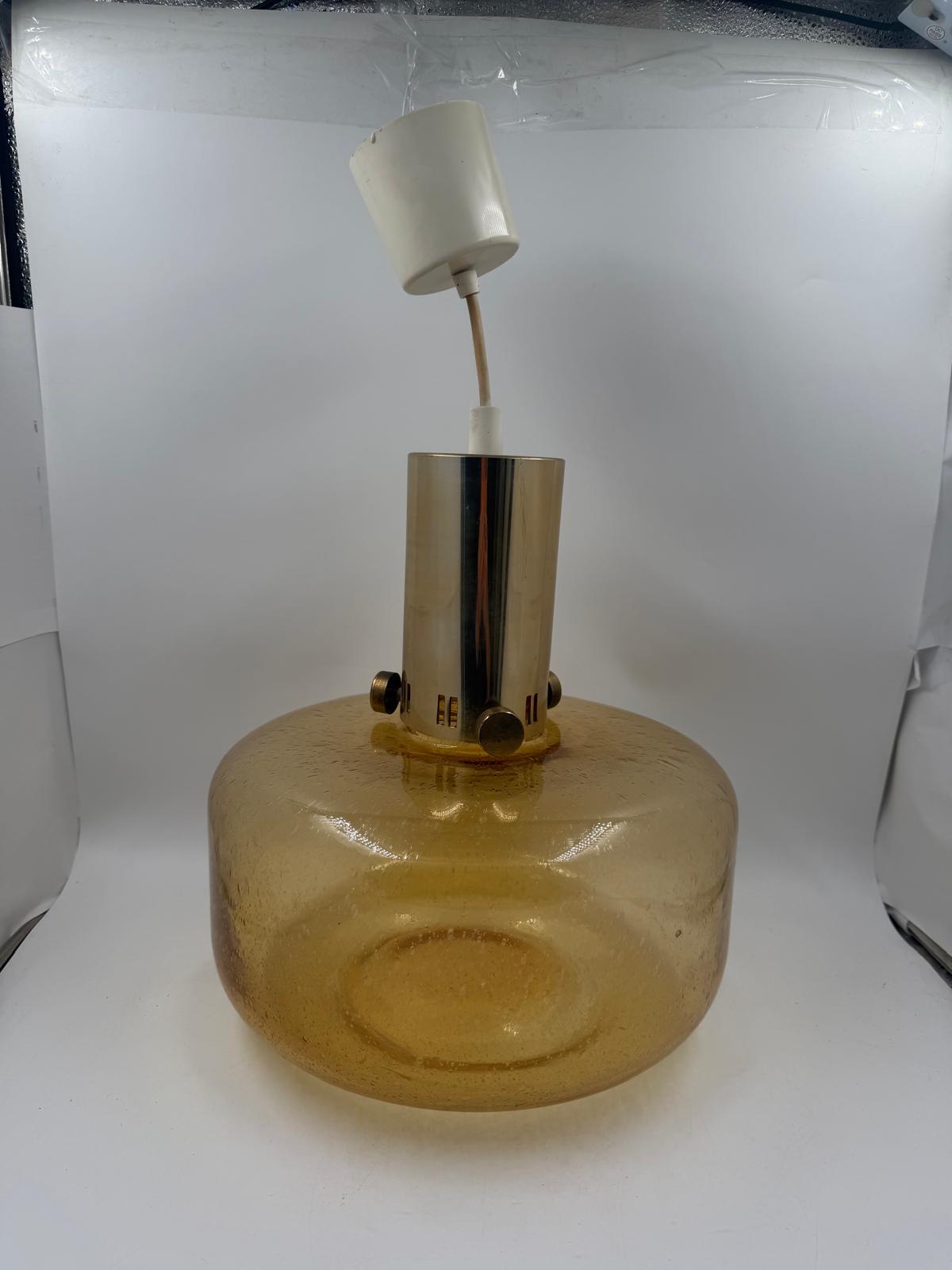 Vintage Hängelampe Amber mit Luftblasen Glas und Metallteilen in Goldfarben