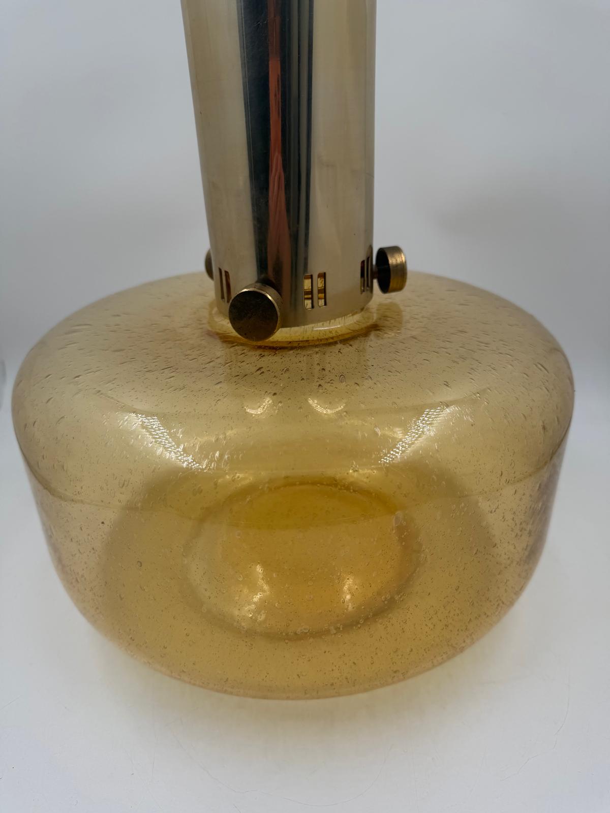 Vintage Hängelampe Amber mit Luftblasen Glas und Metallteilen in Goldfarben