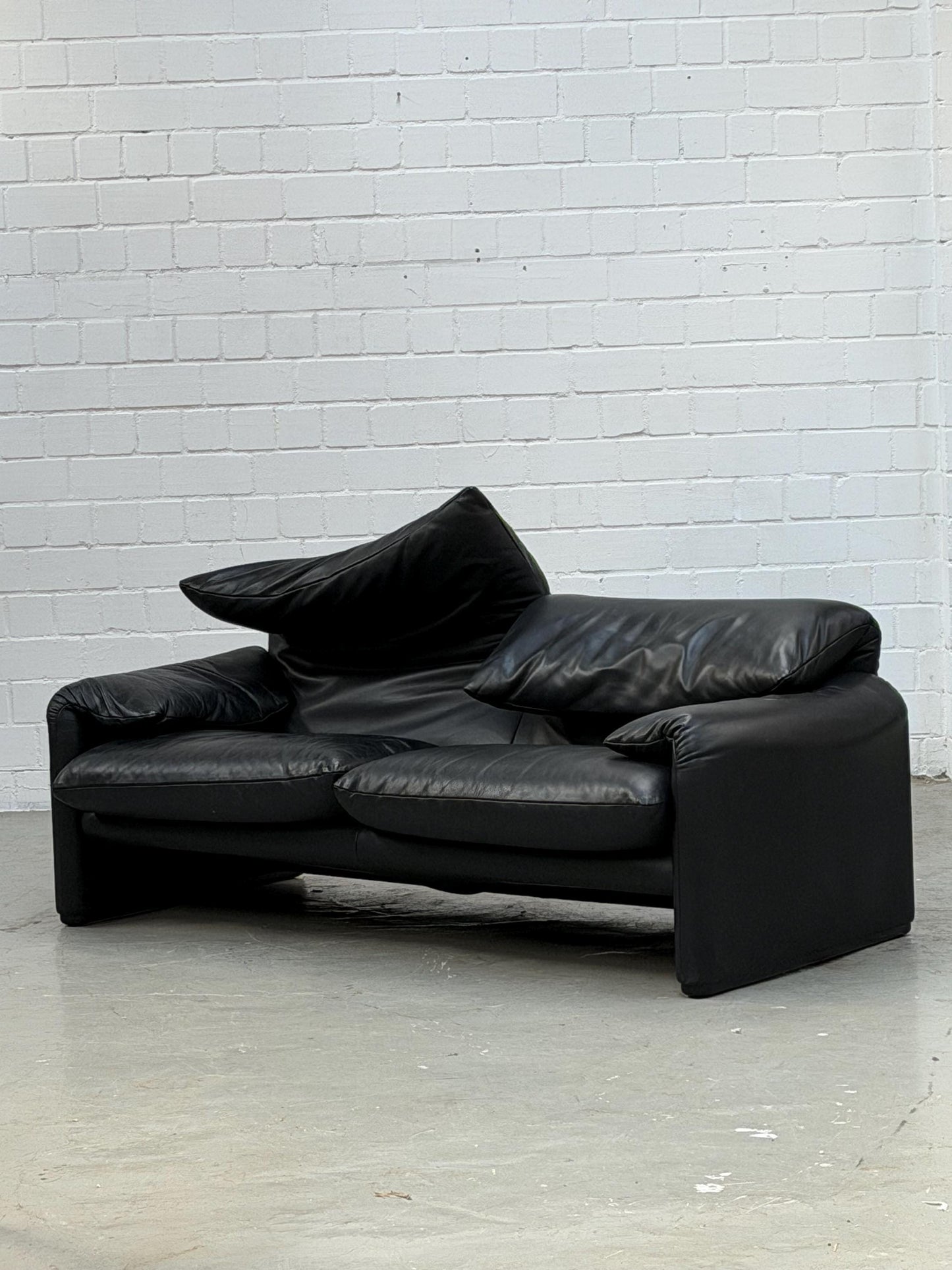 Vintage Sofa Maralunga von Vico Magistretti für Cassina in schwarzem Leder
