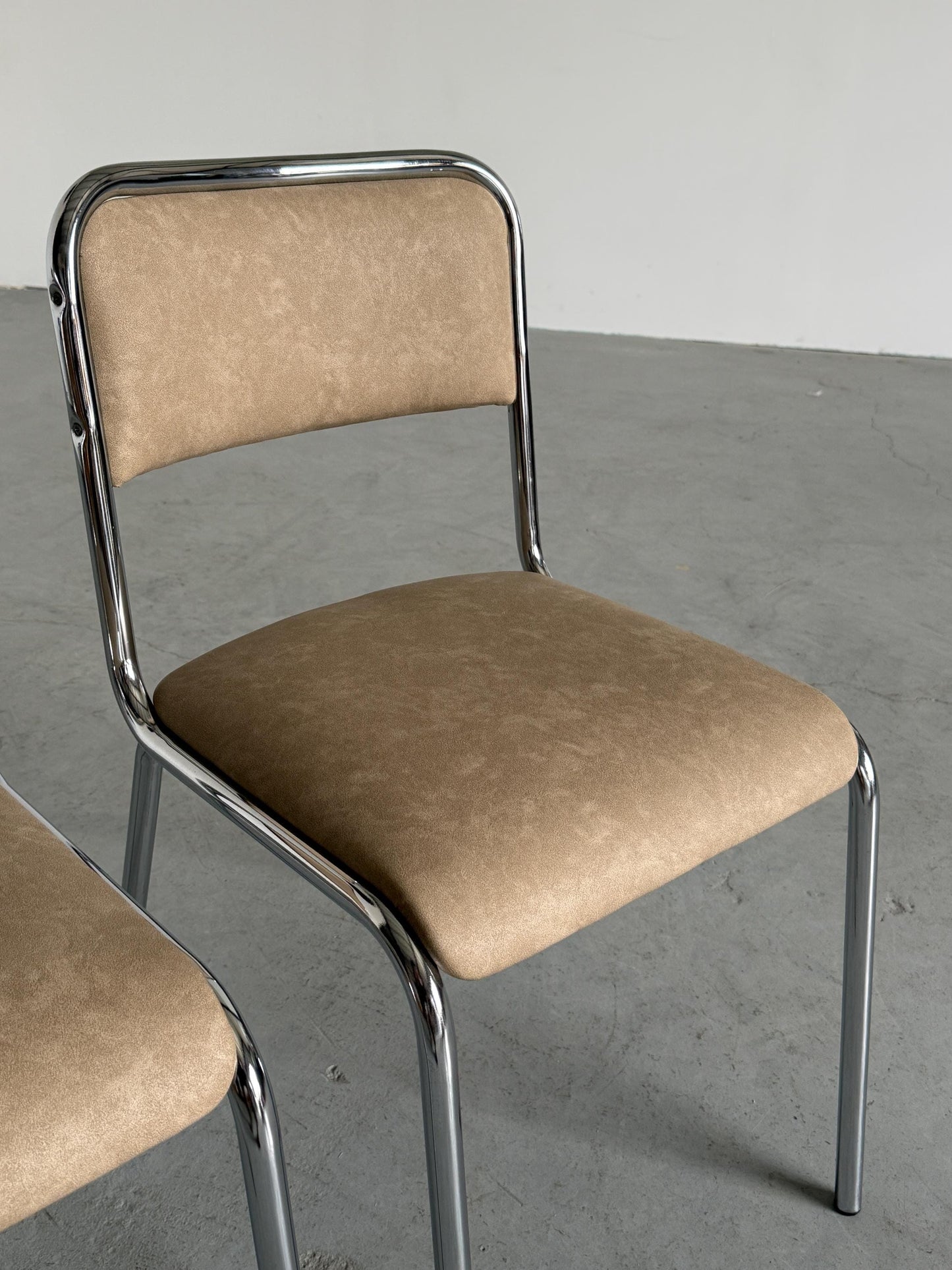 Vintage Stuhl Set von 2 im Bauhaus-Stil, italienisch, Chrom, beige Kunstleder, 1980er
