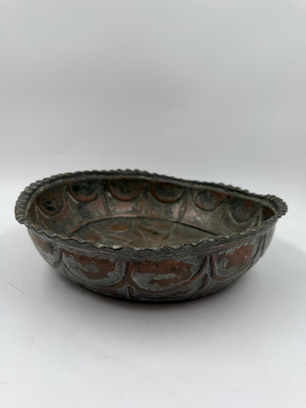 Vintage Hamam-Schale mit Sonnenmotiv Kupferbraun Patina dunkle Verfärbungen