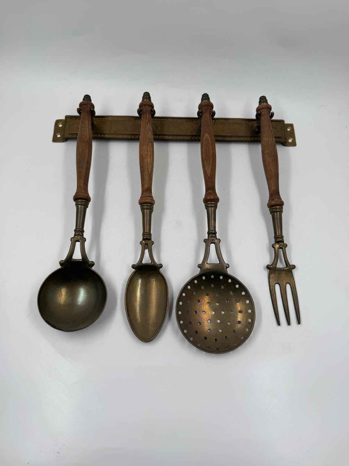 Vintage Wandboard Hakenleiste mit 4 Küchenutensil Holz Metall