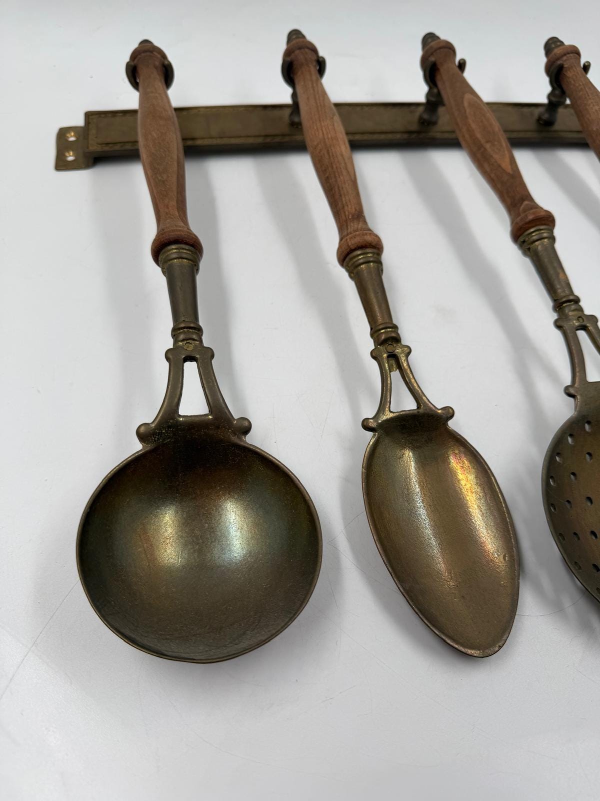 Vintage Wandboard Hakenleiste mit 4 Küchenutensil Holz Metall