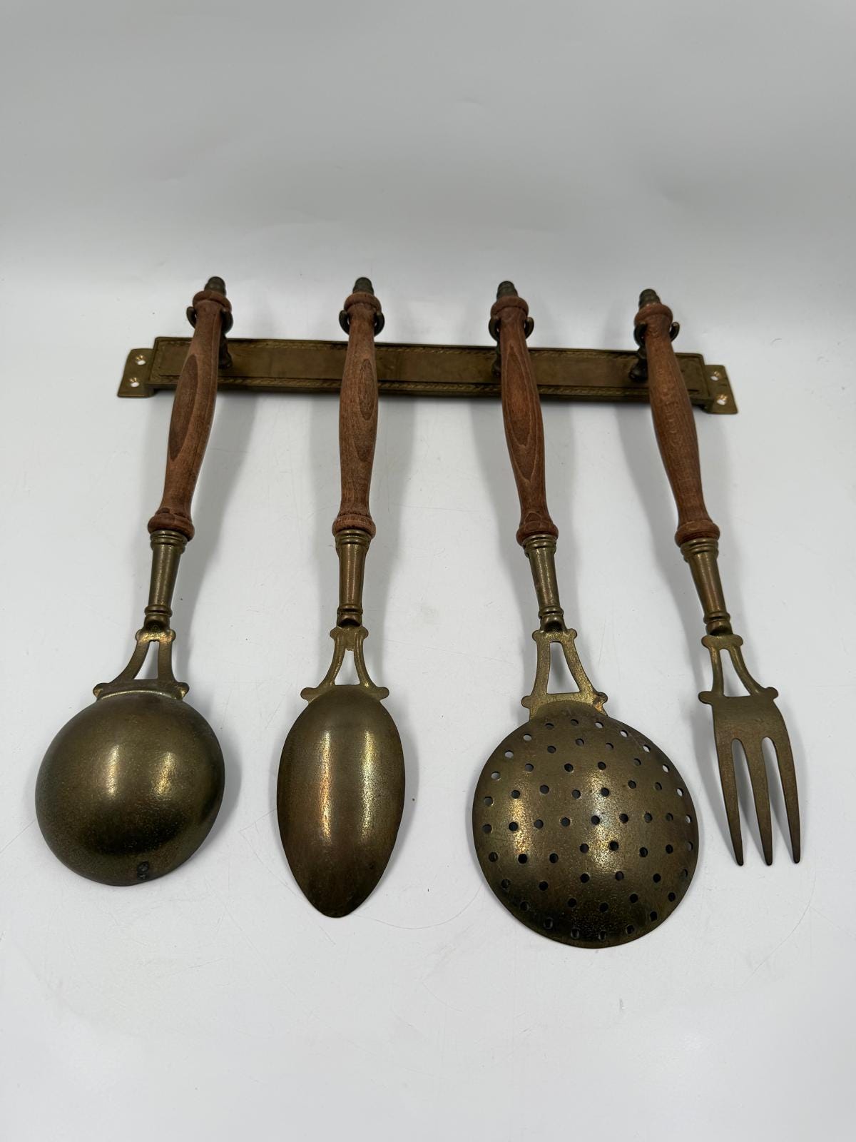 Vintage Wandboard Hakenleiste mit 4 Küchenutensil Holz Metall