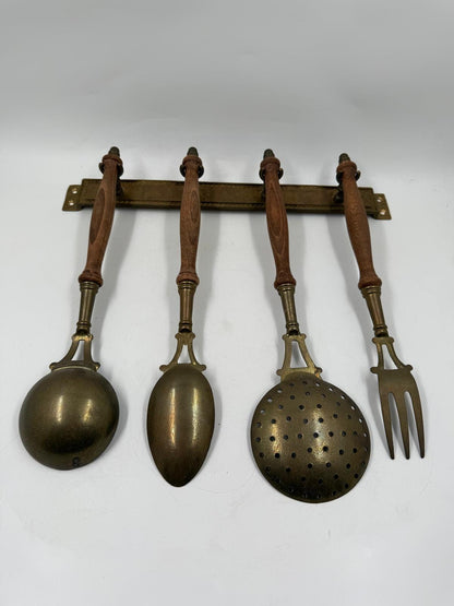 Vintage Wandboard Hakenleiste mit 4 Küchenutensil Holz Metall