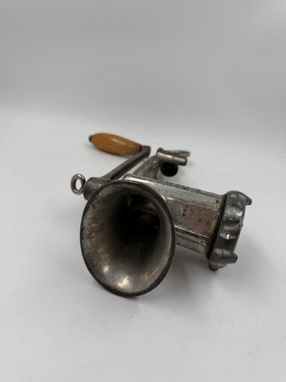 Vintage Fleischwolf von COMET für COMET metallfarben Holzgriff Tischklemme