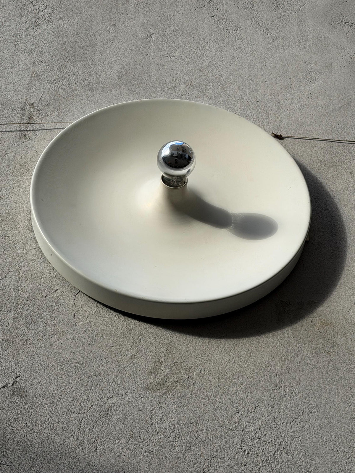 Vintage Wandlampe Diskus von Charlotte Perriand für Honsel Weiß 50 cm