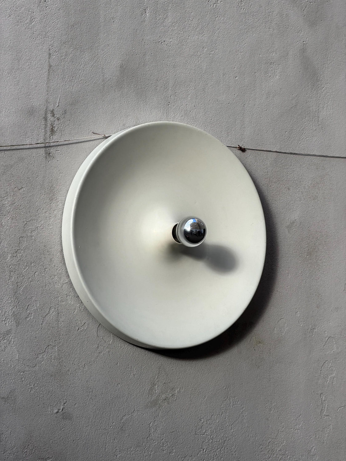 Vintage Wandlampe Diskus von Charlotte Perriand für Honsel Weiß 50 cm