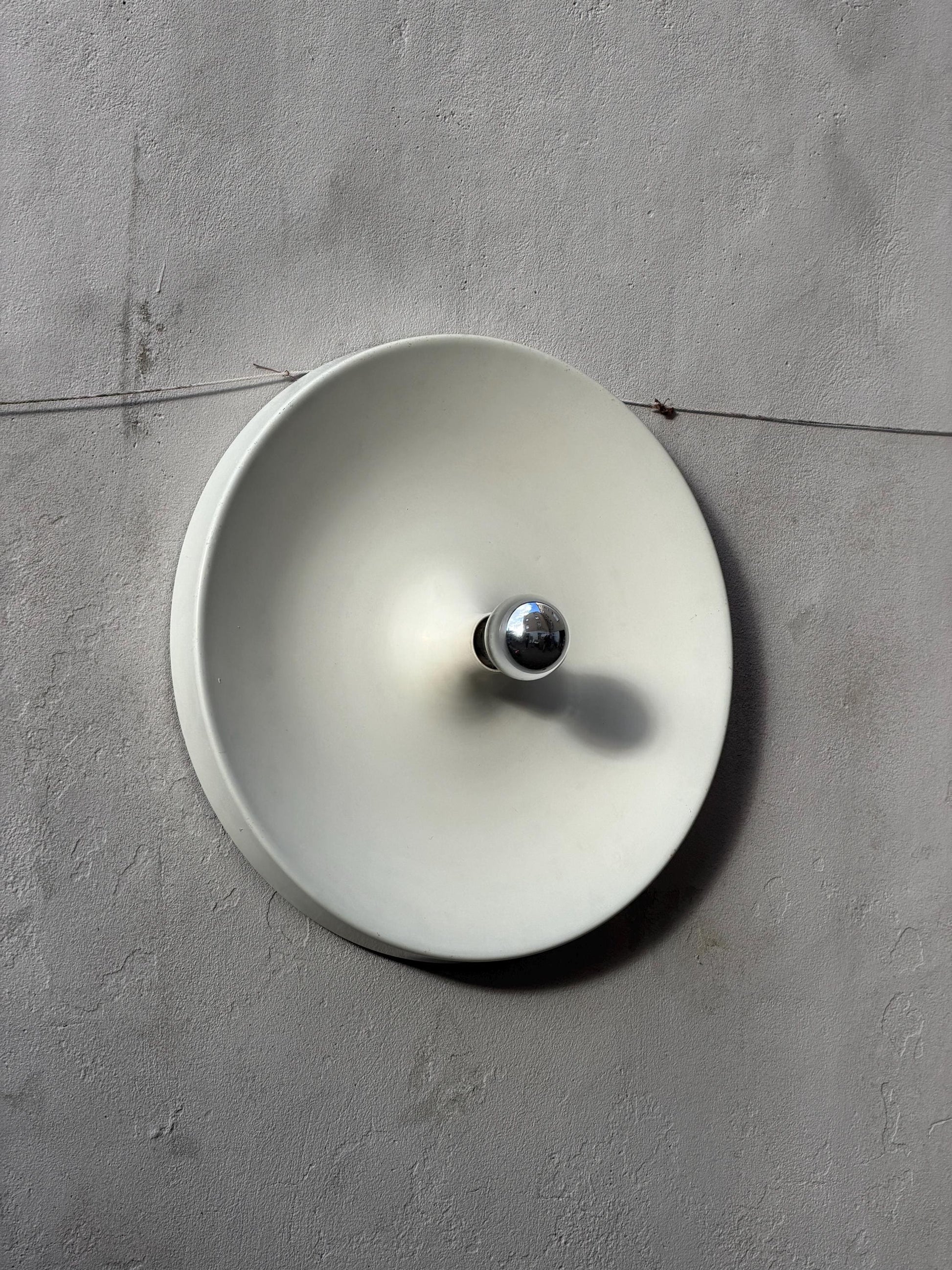 Vintage Wandlampe Diskus von Charlotte Perriand für Honsel Weiß 50 cm