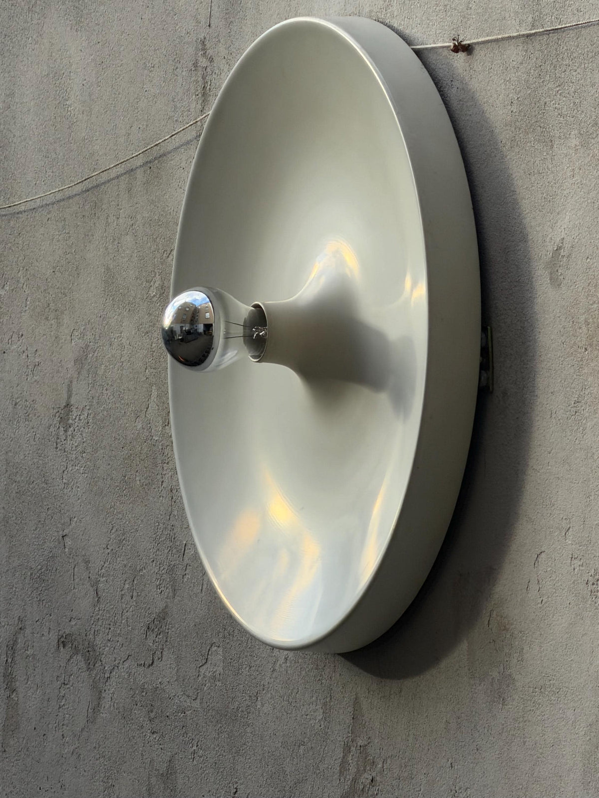 Vintage Wandlampe Diskus von Charlotte Perriand für Honsel Weiß 50 cm
