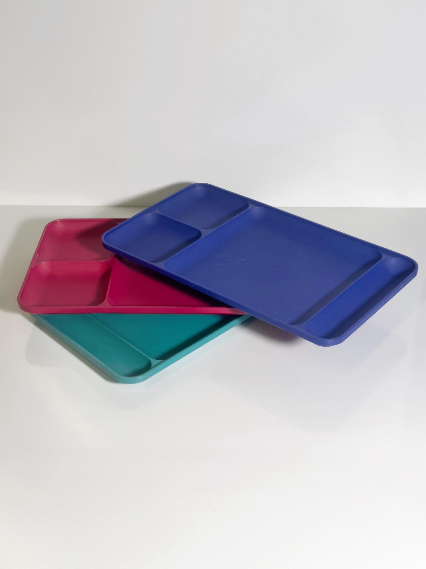 Vintage Picknickteller Tablett Set von 3 von Tupperware in ikonischen Farben