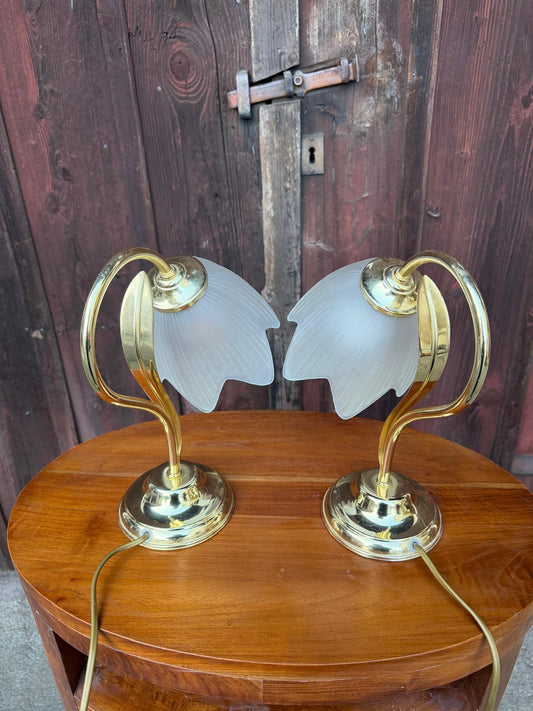 Vintage Nachttischlampe Tulpenform aus Messing und Glas goldfarben weiß Set von 2
