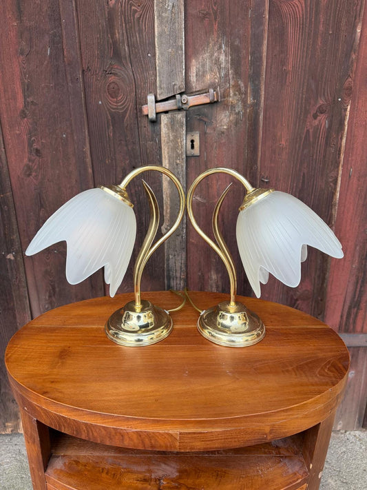 Vintage Nachttischlampe Tulpenform aus Messing und Glas goldfarben weiß Set von 2