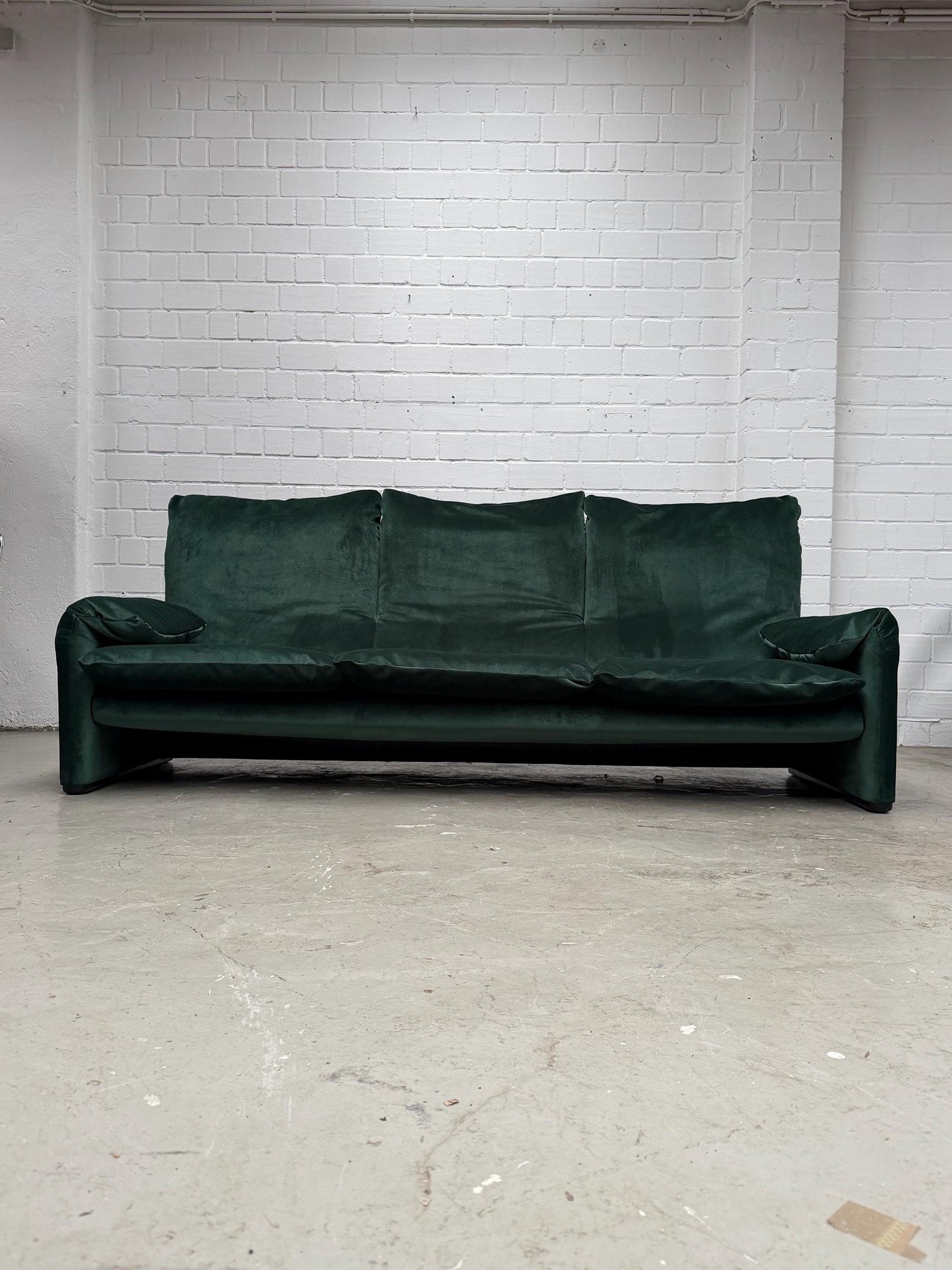 Vintage Sofa Maralunga 675 von Vico Magistretti für Cassina grün Samt 3-Sitzer