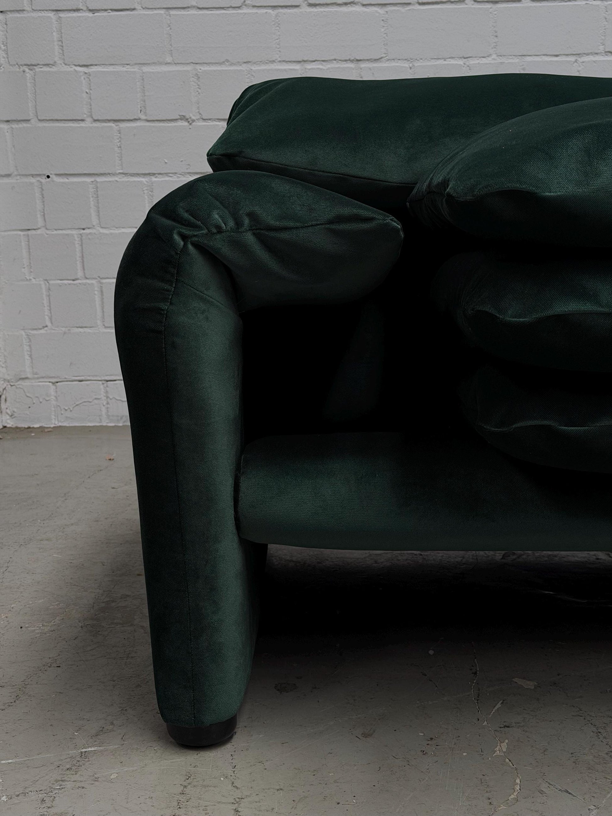 Vintage Sofa Maralunga 675 von Vico Magistretti für Cassina grün Samt 3-Sitzer