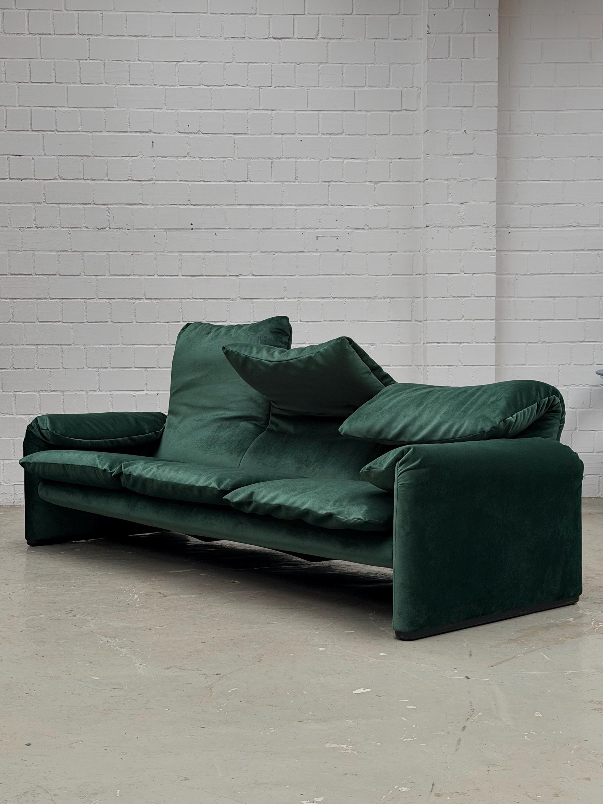 Vintage Sofa Maralunga 675 von Vico Magistretti für Cassina grün Samt 3-Sitzer
