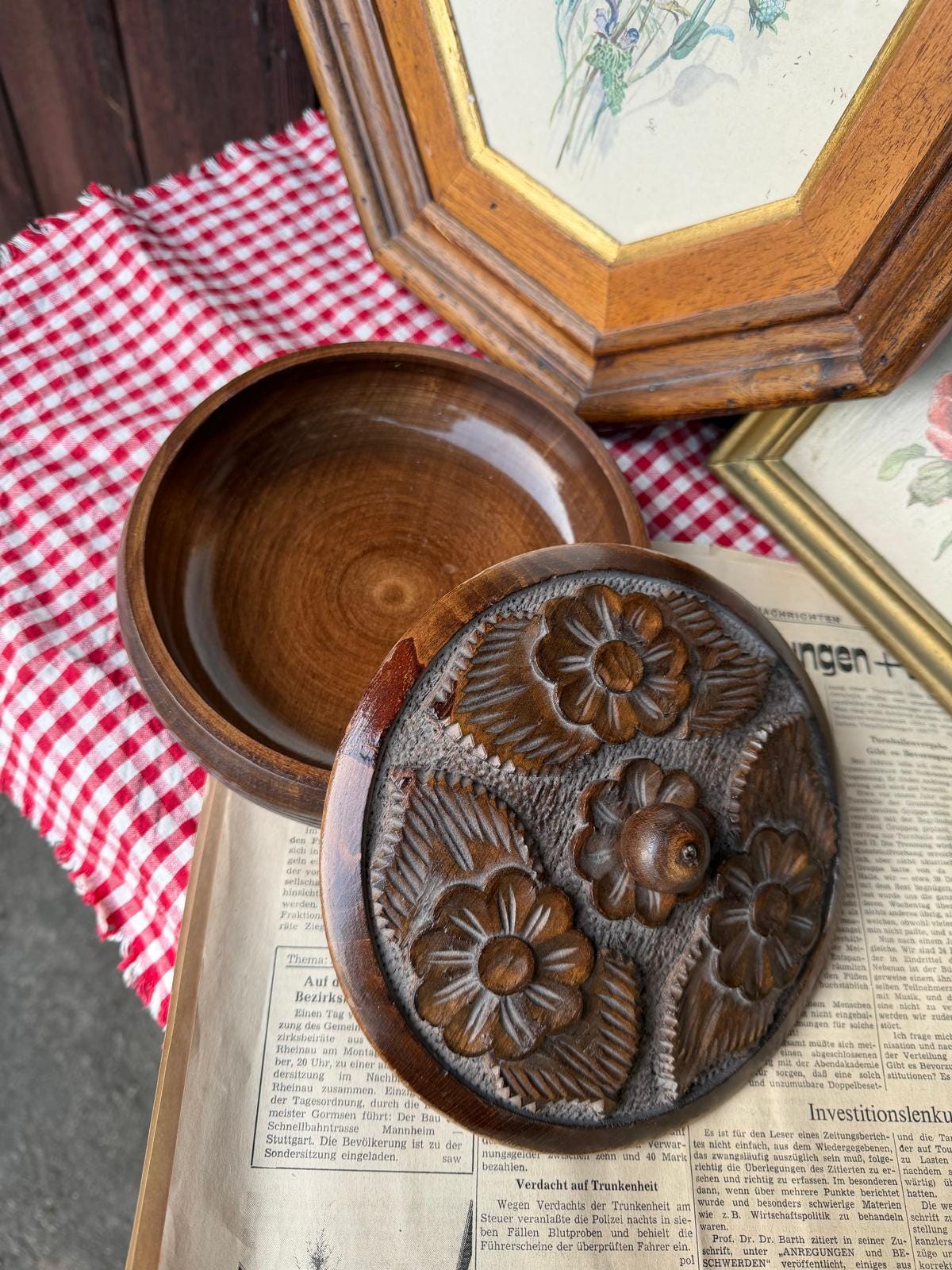 Vintage Holzdose mit Deckel 17 cm handgeschnitzt floral warme Holzfarbe Massivholz