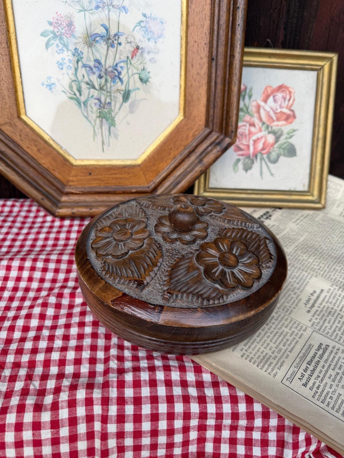 Vintage Holzdose mit Deckel 17 cm handgeschnitzt floral warme Holzfarbe Massivholz