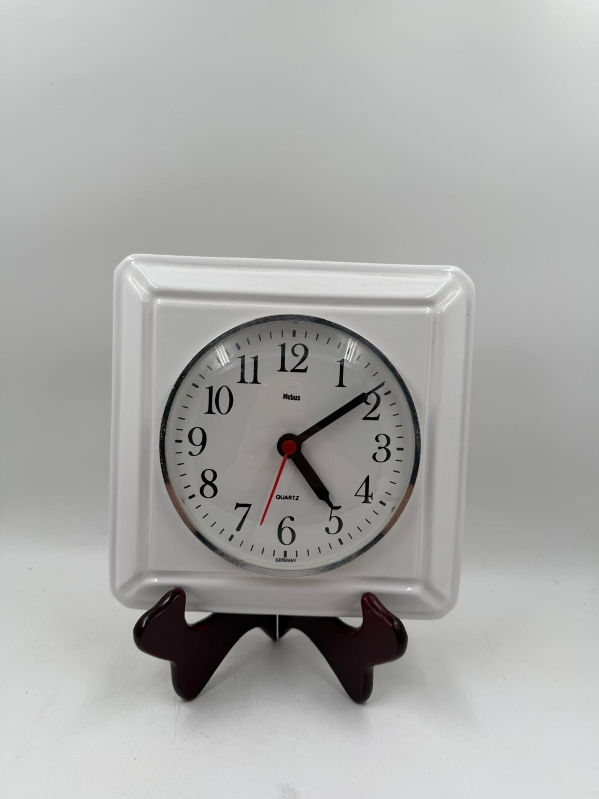 Vintage Wanduhr von Mebus für Mebus weiß schwarz rot Keramik Glas
