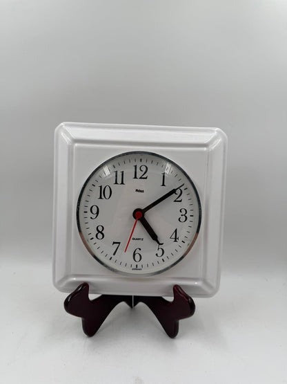 Vintage Wanduhr von Mebus für Mebus weiß schwarz rot Keramik Glas