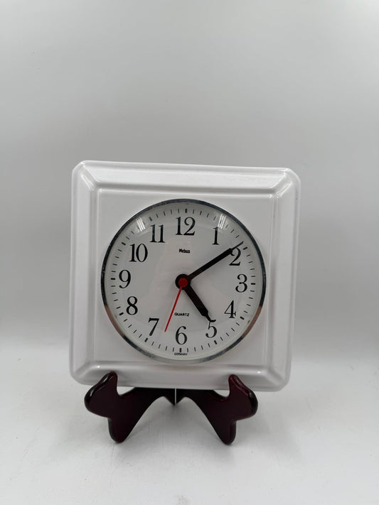 Vintage Wanduhr von Mebus für Mebus weiß schwarz rot Keramik Glas