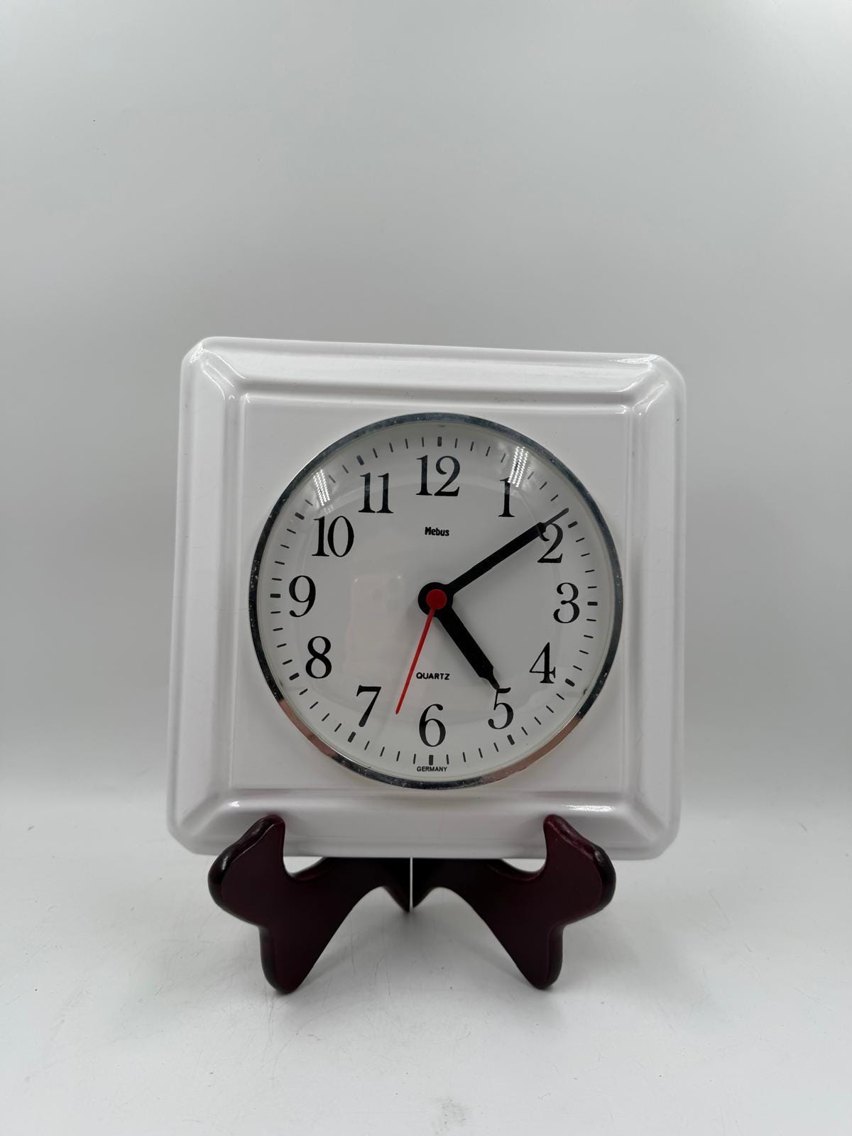 Vintage Wanduhr von Mebus für Mebus weiß schwarz rot Keramik Glas