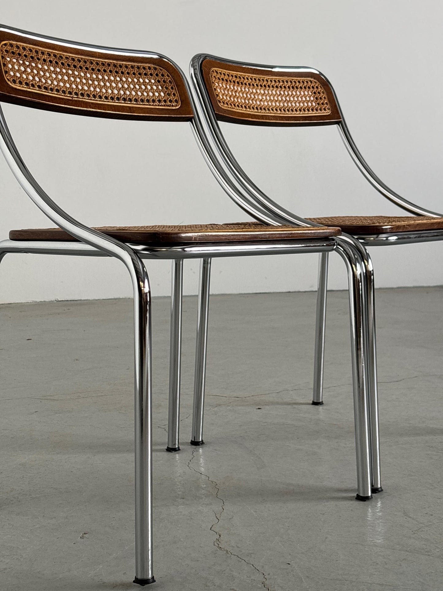 Vintage Set von 2 Esszimmerstuhl aus Holz und Geflecht und Chrom, Italien, 1970er