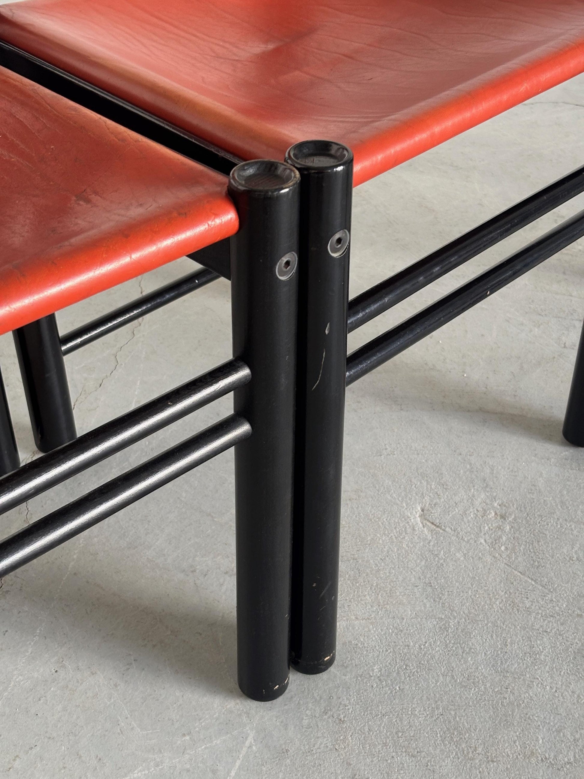 Vintage Set von 4 Esszimmerstuhl von Ibisco Sedie für Ibisco Sedie Karminrot Schwarz