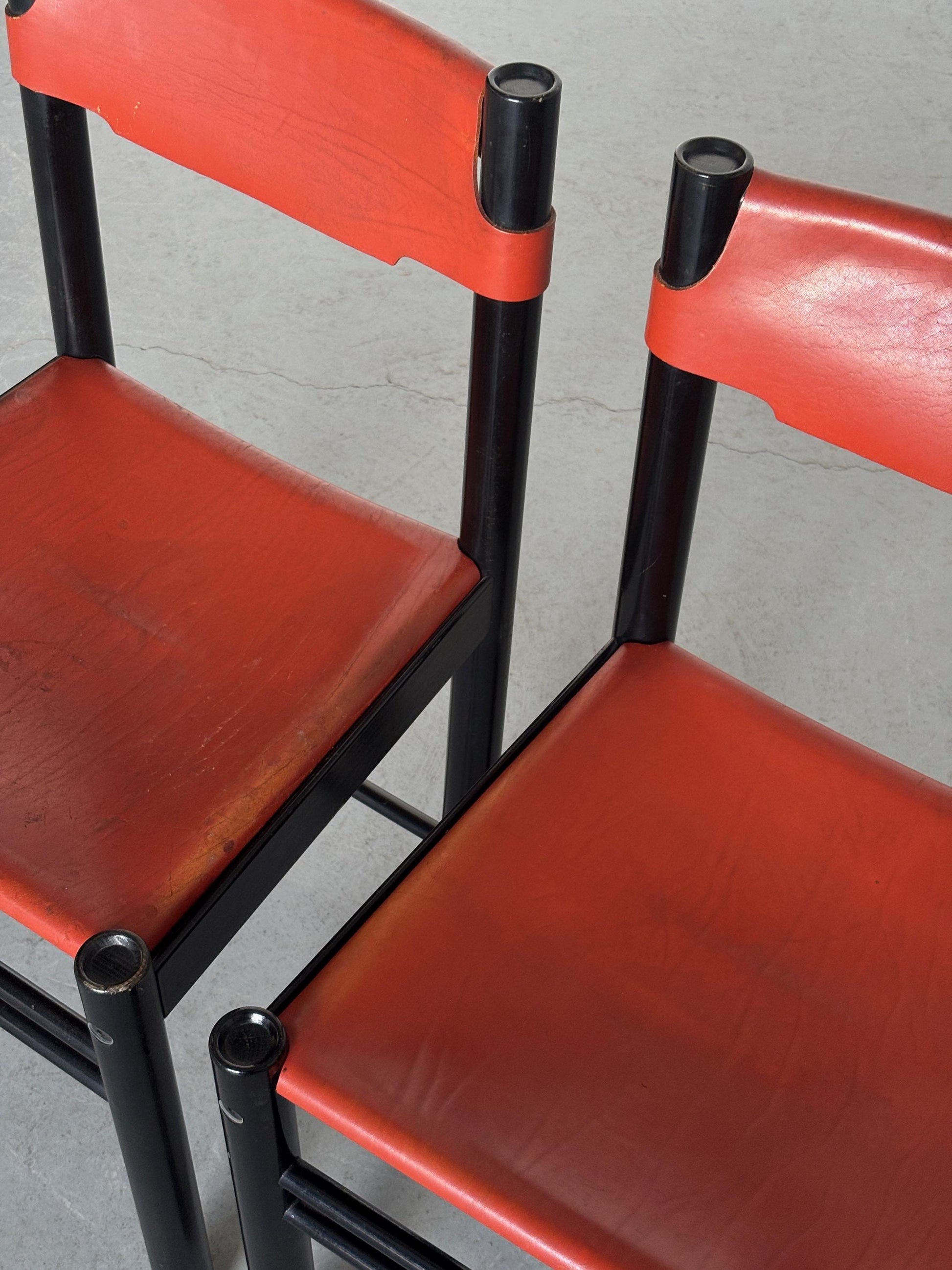 Vintage Set von 4 Esszimmerstuhl von Ibisco Sedie für Ibisco Sedie Karminrot Schwarz