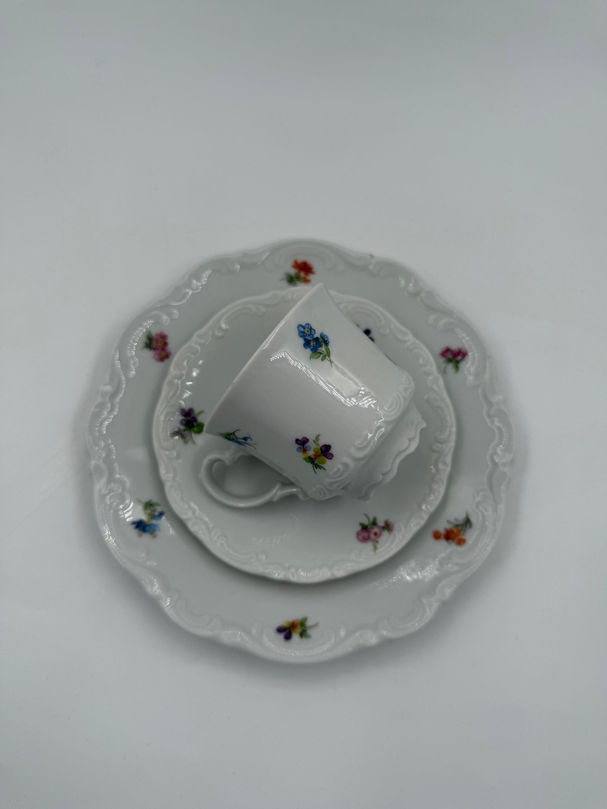 Vintage Mokkatasse von Mitterteich für Bavaria weiß bunt gold Porzellangeschirr