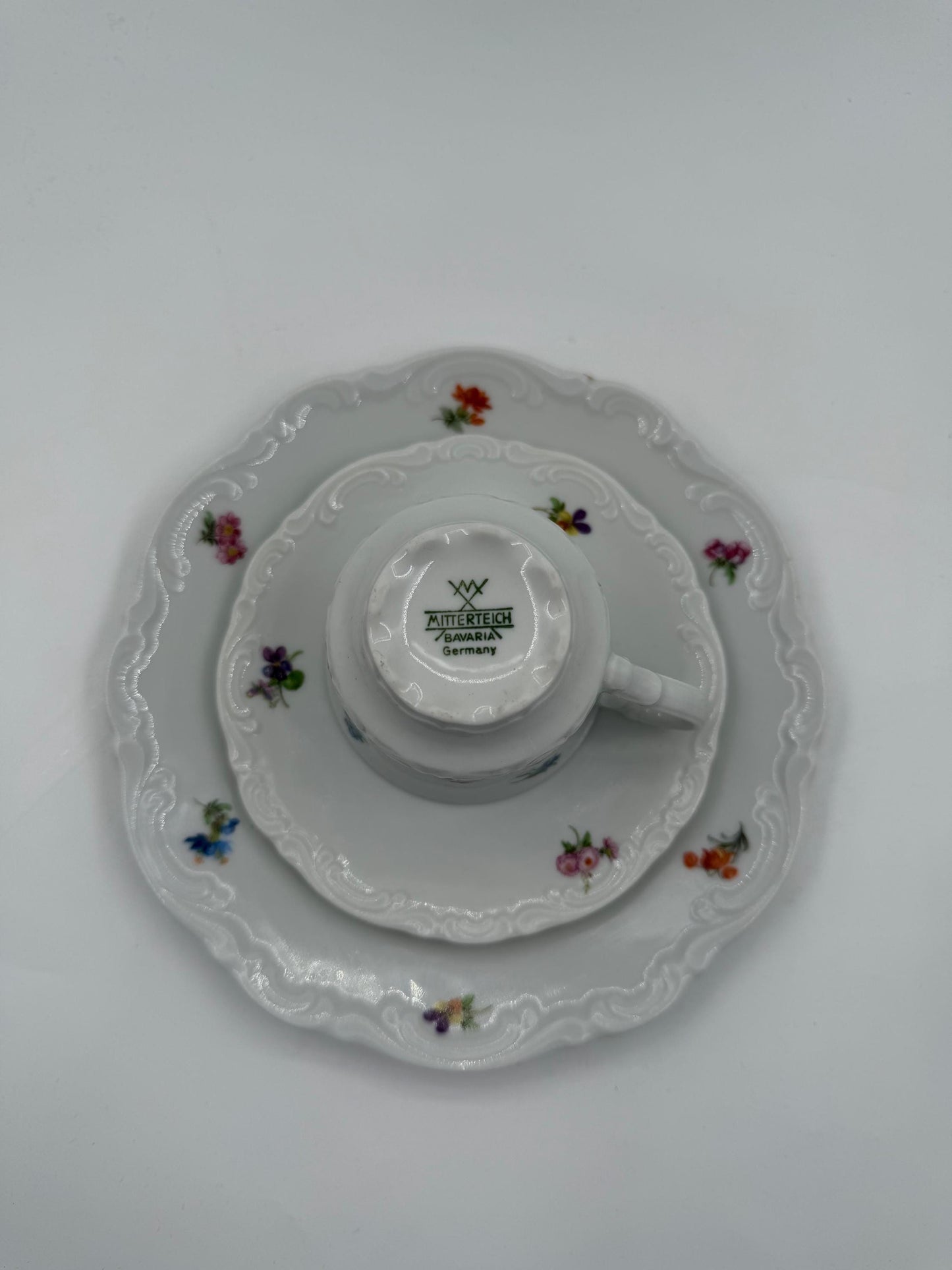 Vintage Mokkatasse von Mitterteich für Bavaria weiß bunt gold Porzellangeschirr