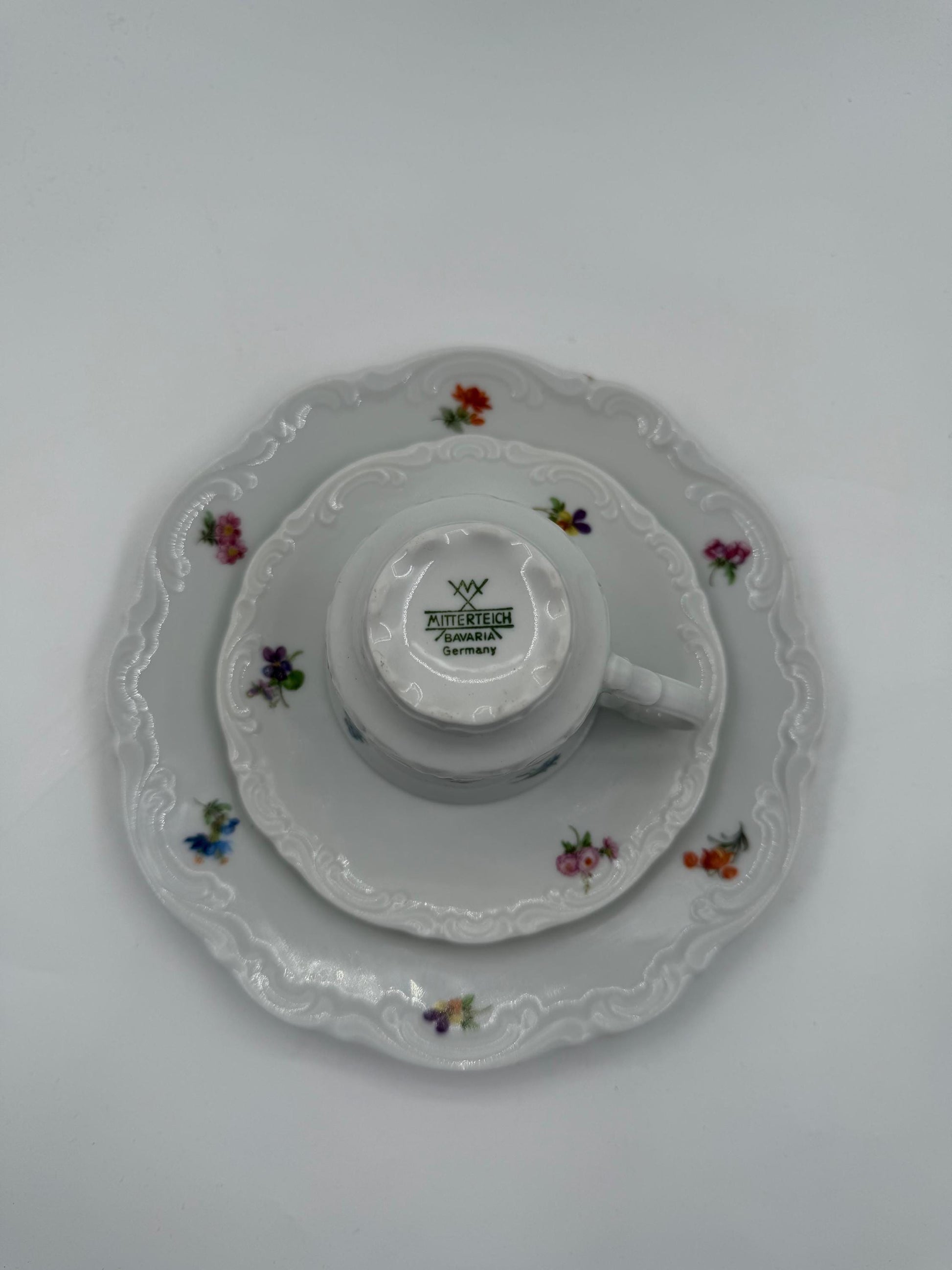 Vintage Mokkatasse von Mitterteich für Bavaria weiß bunt gold Porzellangeschirr