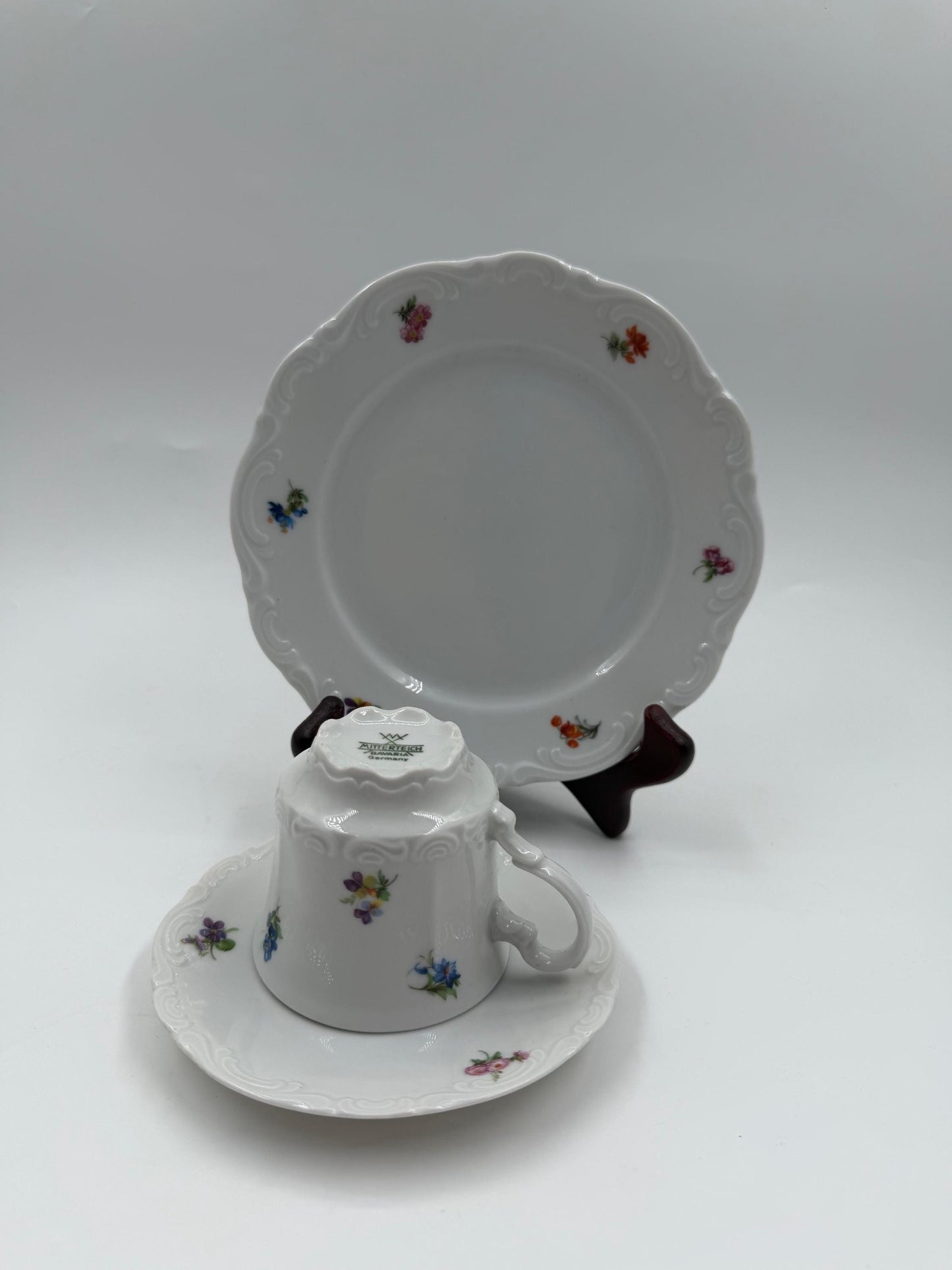 Vintage Mokkatasse von Mitterteich für Bavaria weiß bunt gold Porzellangeschirr