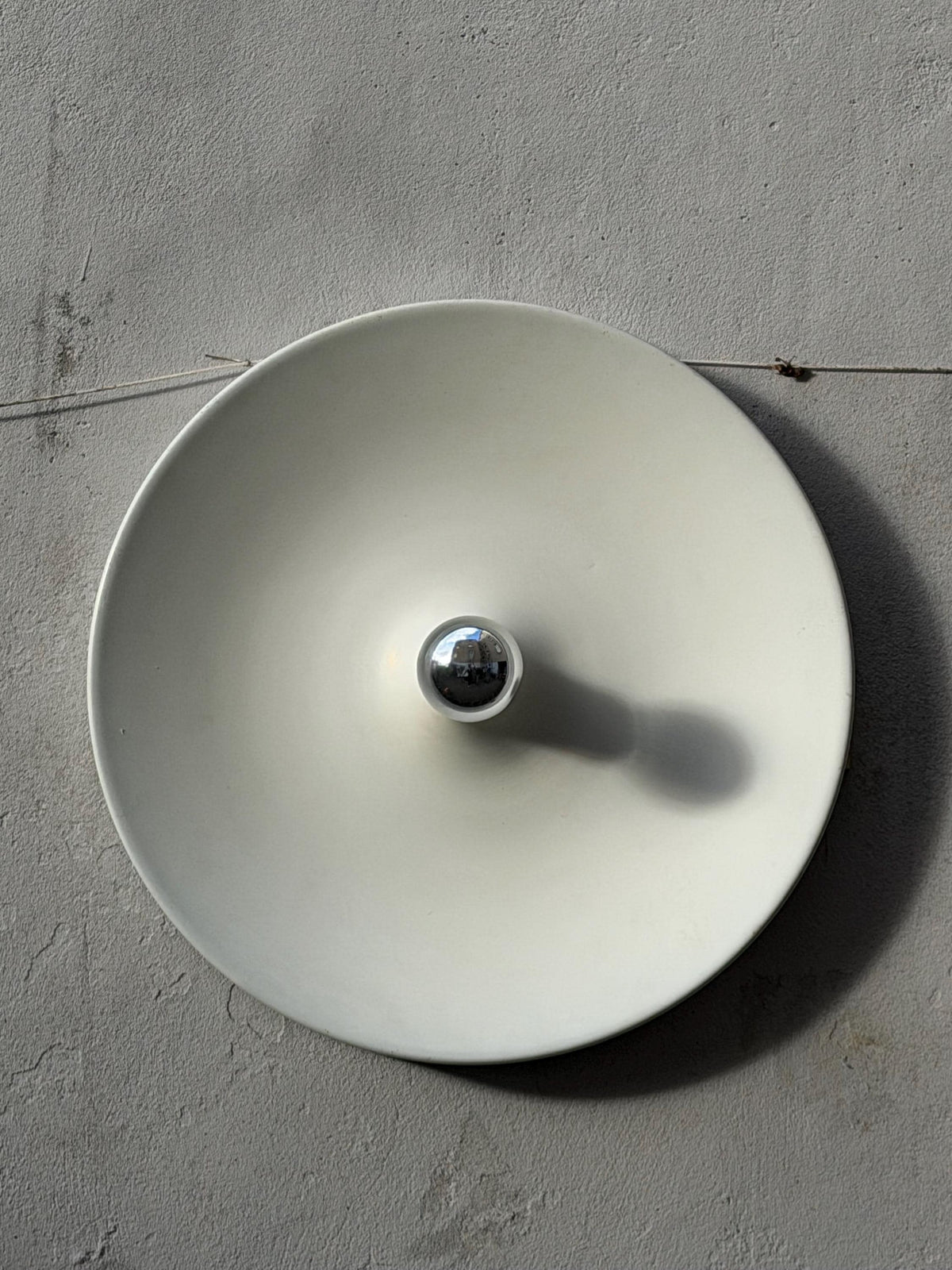 Vintage Wandlampe Diskus von Charlotte Perriand für Honsel Weiß 50 cm