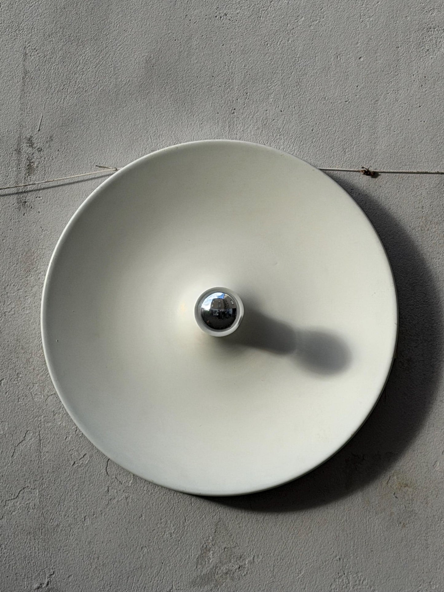 Vintage Wandlampe Diskus von Charlotte Perriand für Honsel Weiß 50 cm
