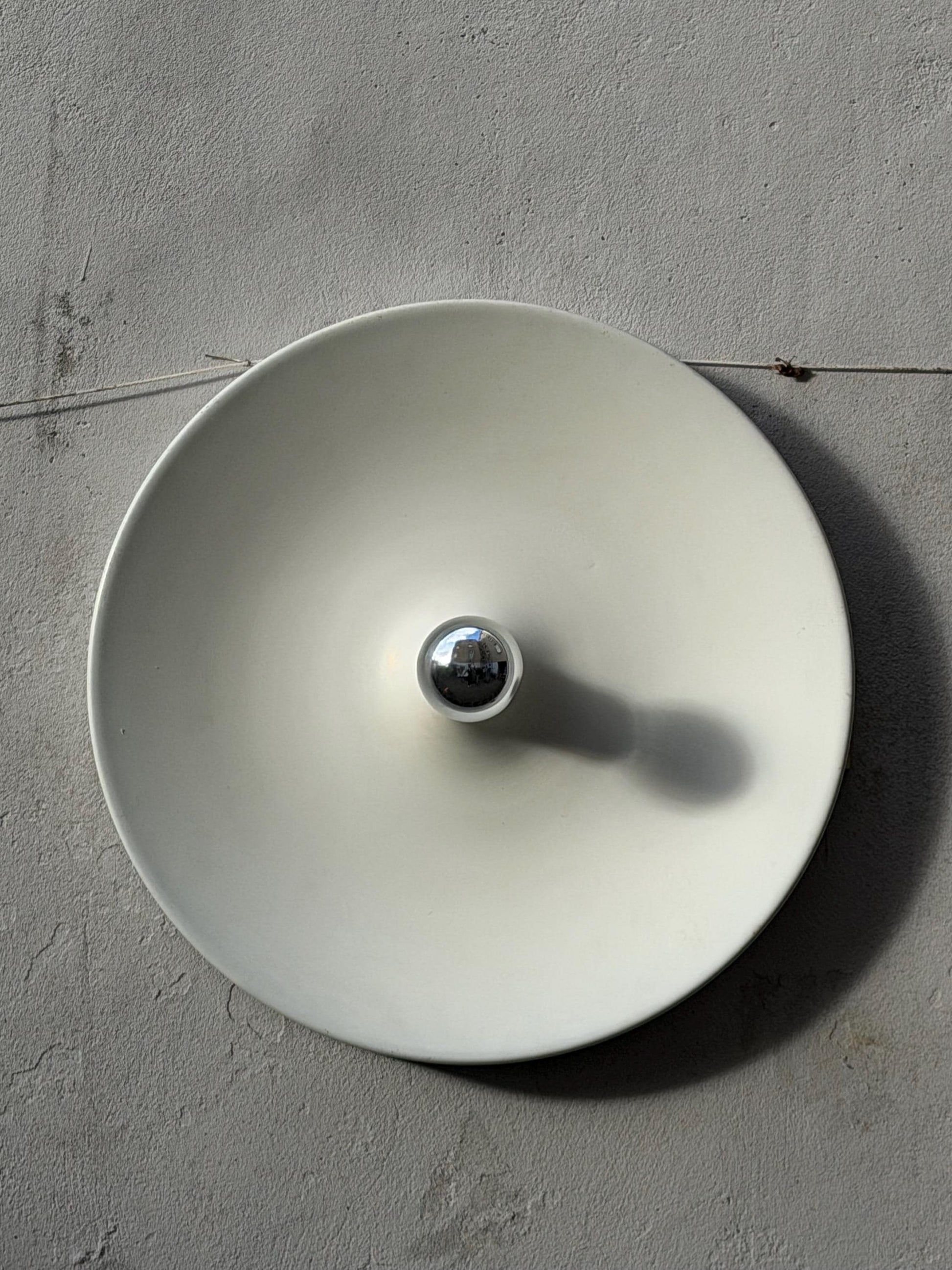 Vintage Wandlampe Diskus von Charlotte Perriand für Honsel Weiß 50 cm