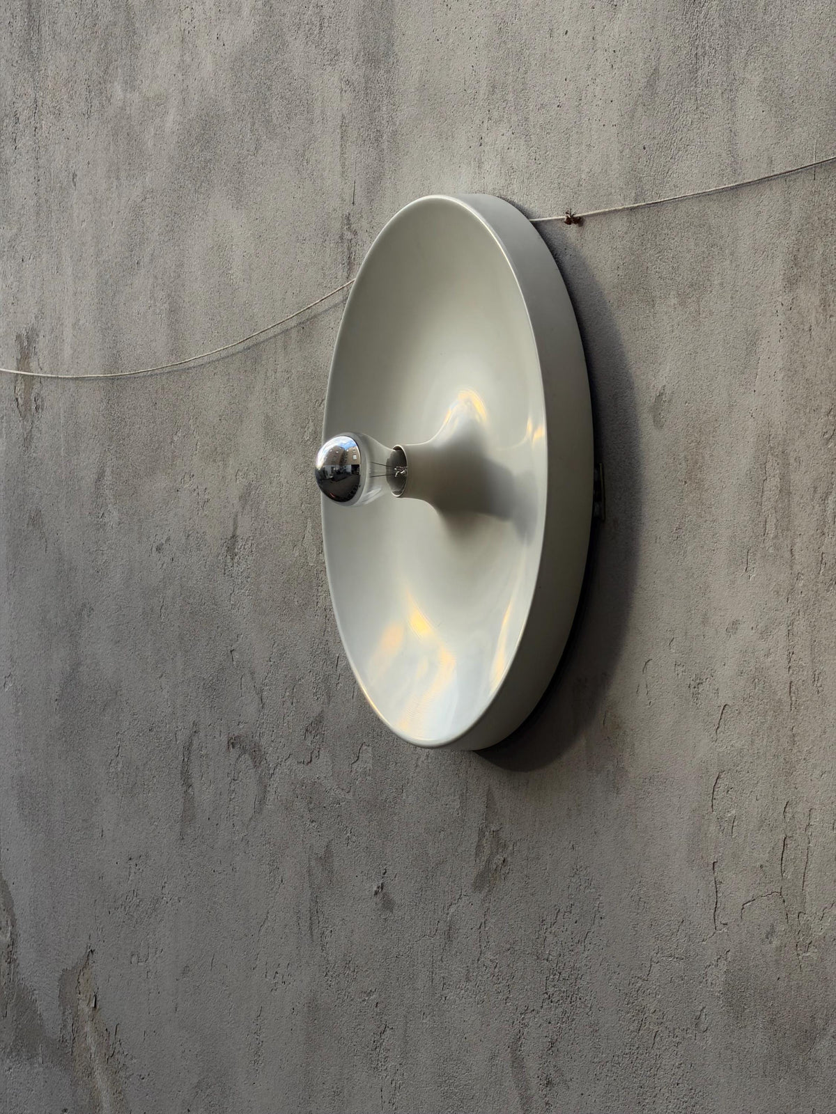 Vintage Wandlampe Diskus von Charlotte Perriand für Honsel Weiß 50 cm