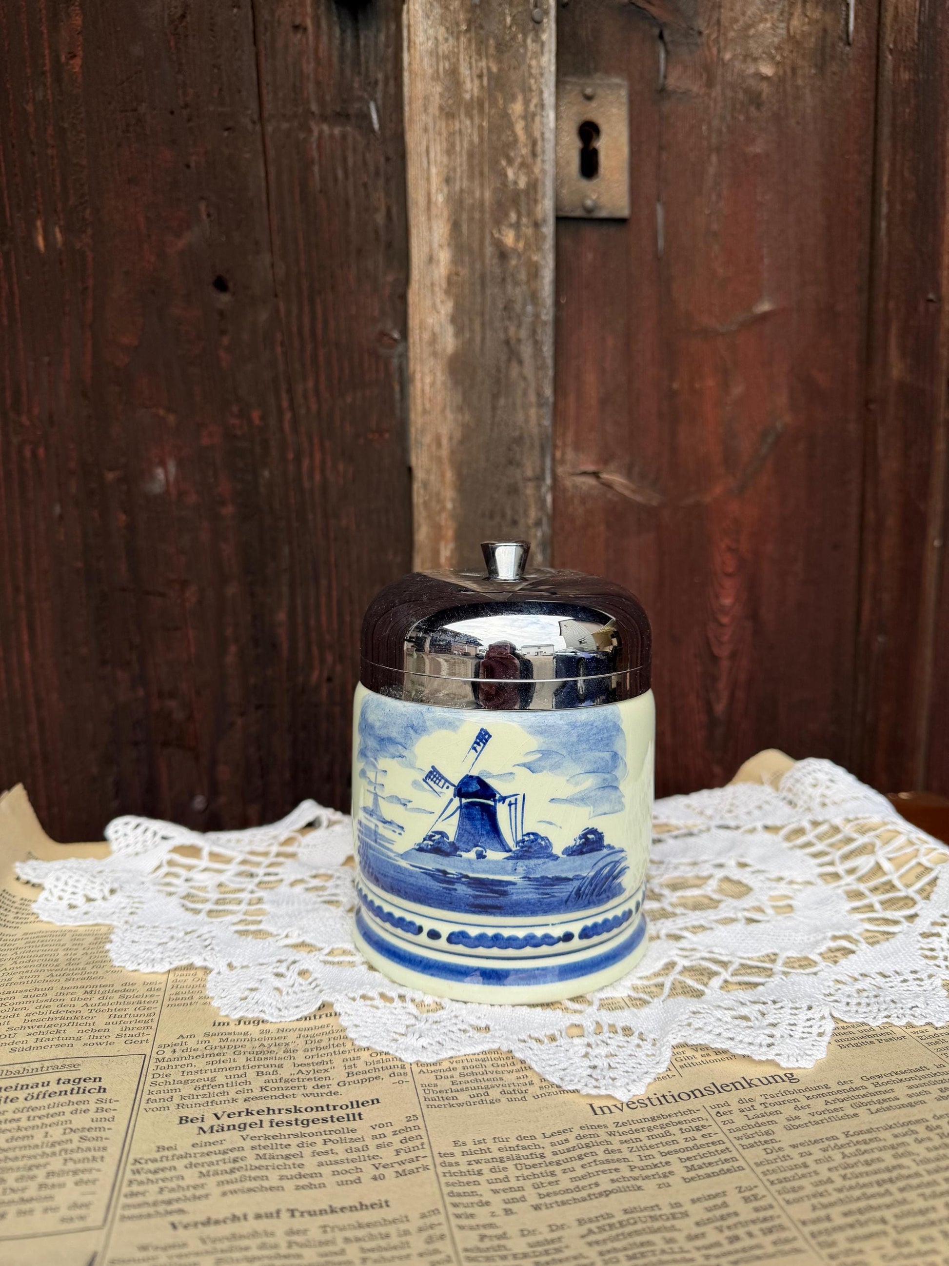 Vintage Servieraccessoire Keramikdose Delft Windmühle Blau Weiß Metall mit Metalldeckel