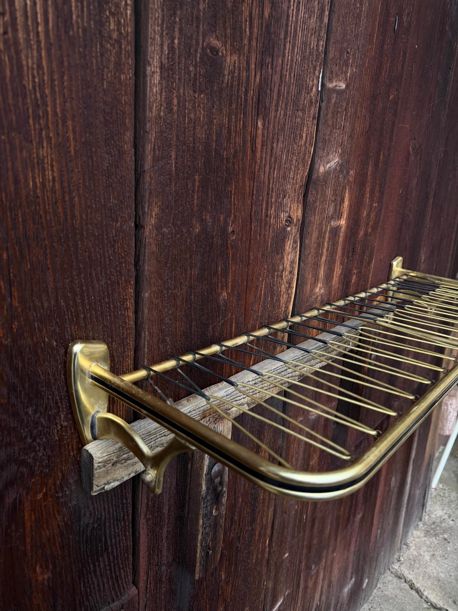 Vintage Wandregal Gold Schwarz Metall mit Schnur-Bespannung