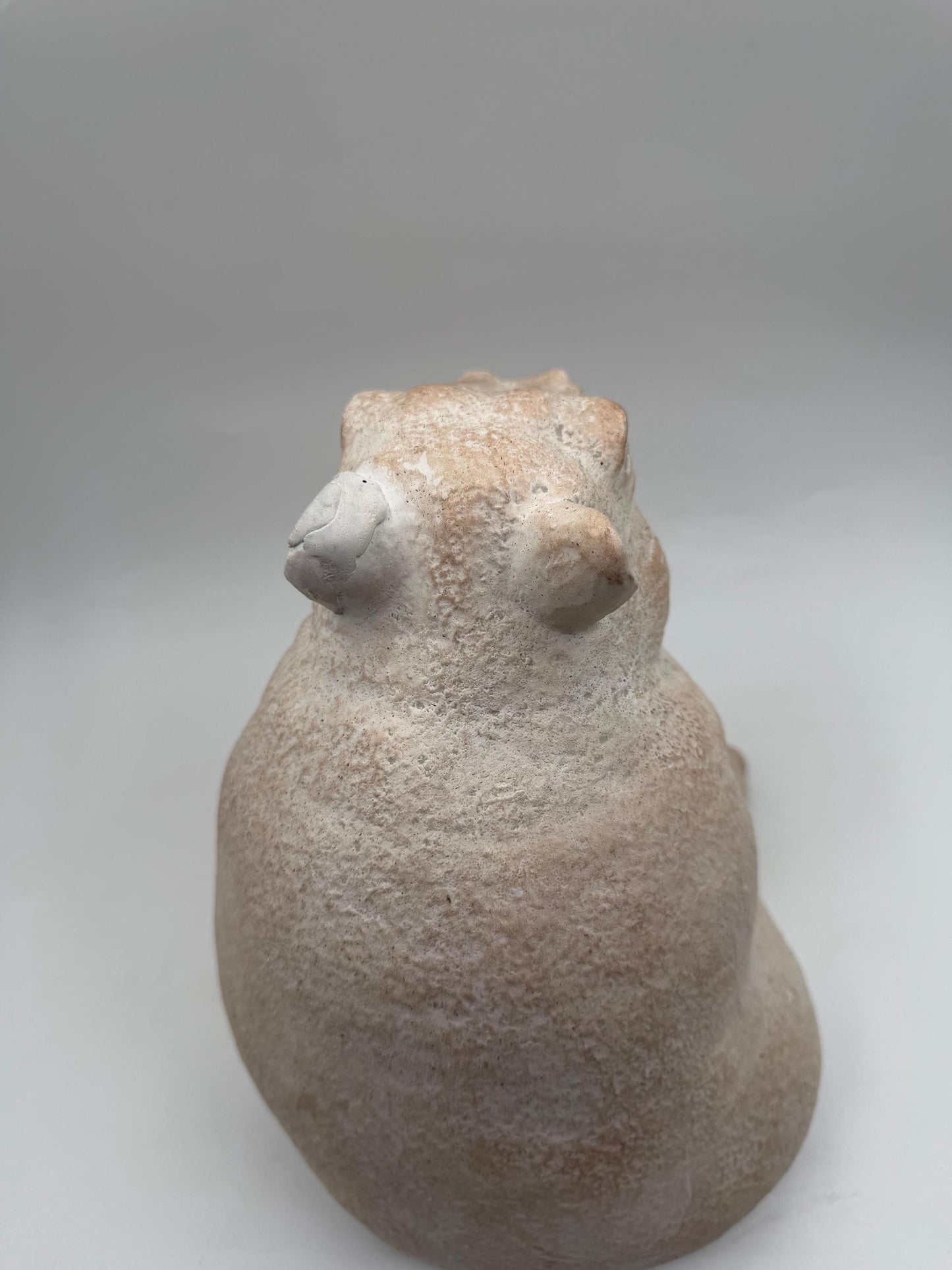 Vintage Skulptur Hippo von Paul Bellardo für Austin Productions grau erdig