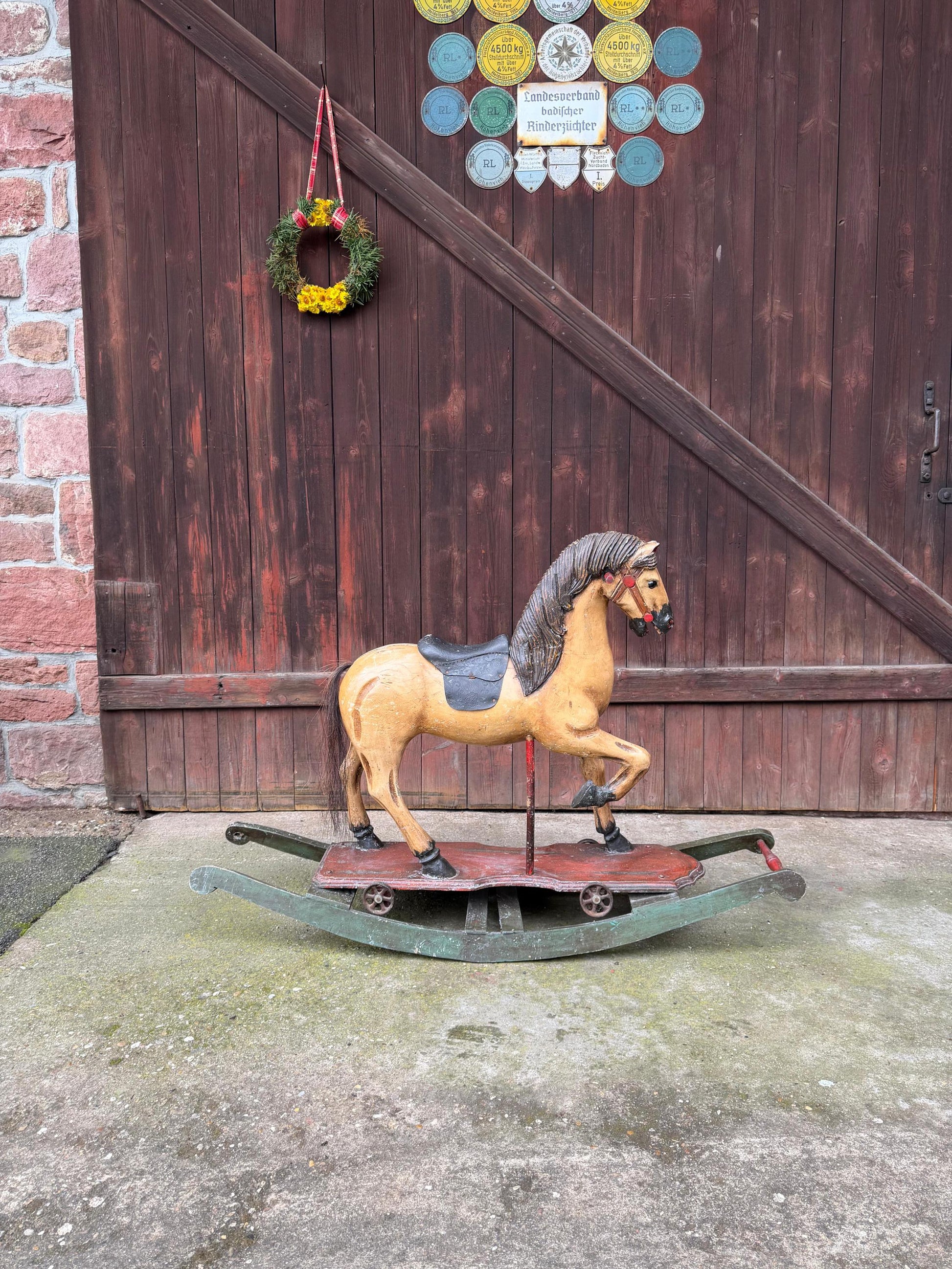 Vintage Schaukelpferd dunkelgrün Holz Echthaar Schwanz Dekoration