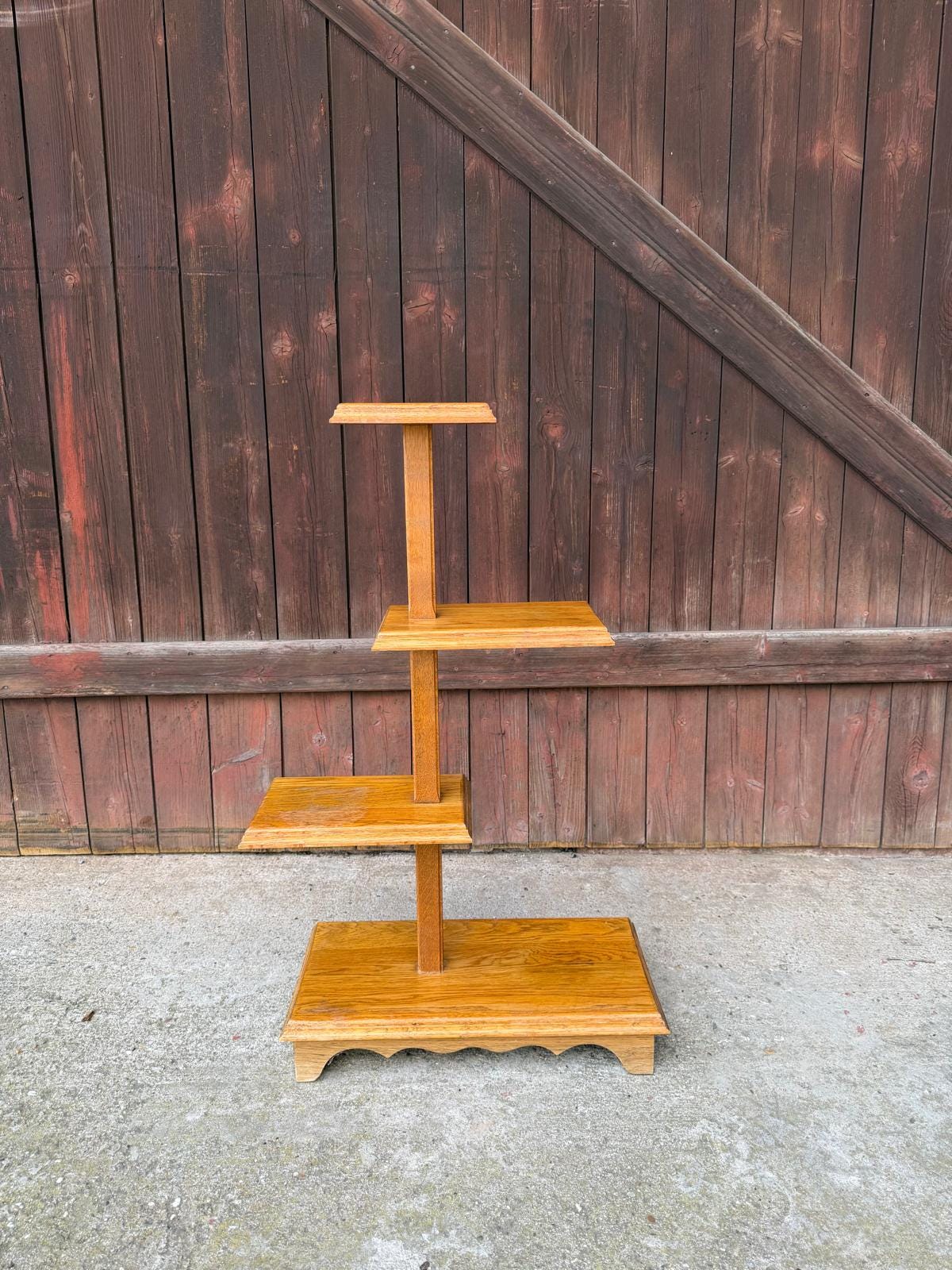 Vintage Blumenbank mittel bis dunkel Massivholz