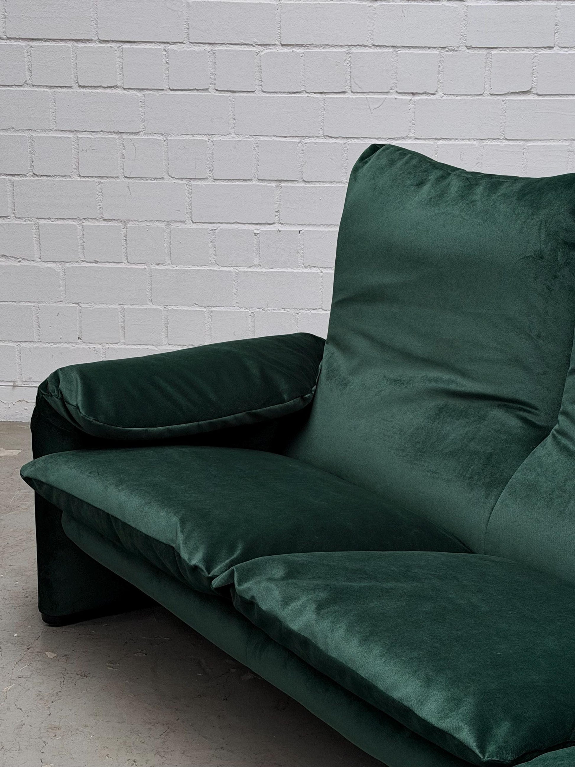 Vintage Sofa "Maralunga" von Vico Magistretti für Cassina in grünem Samt