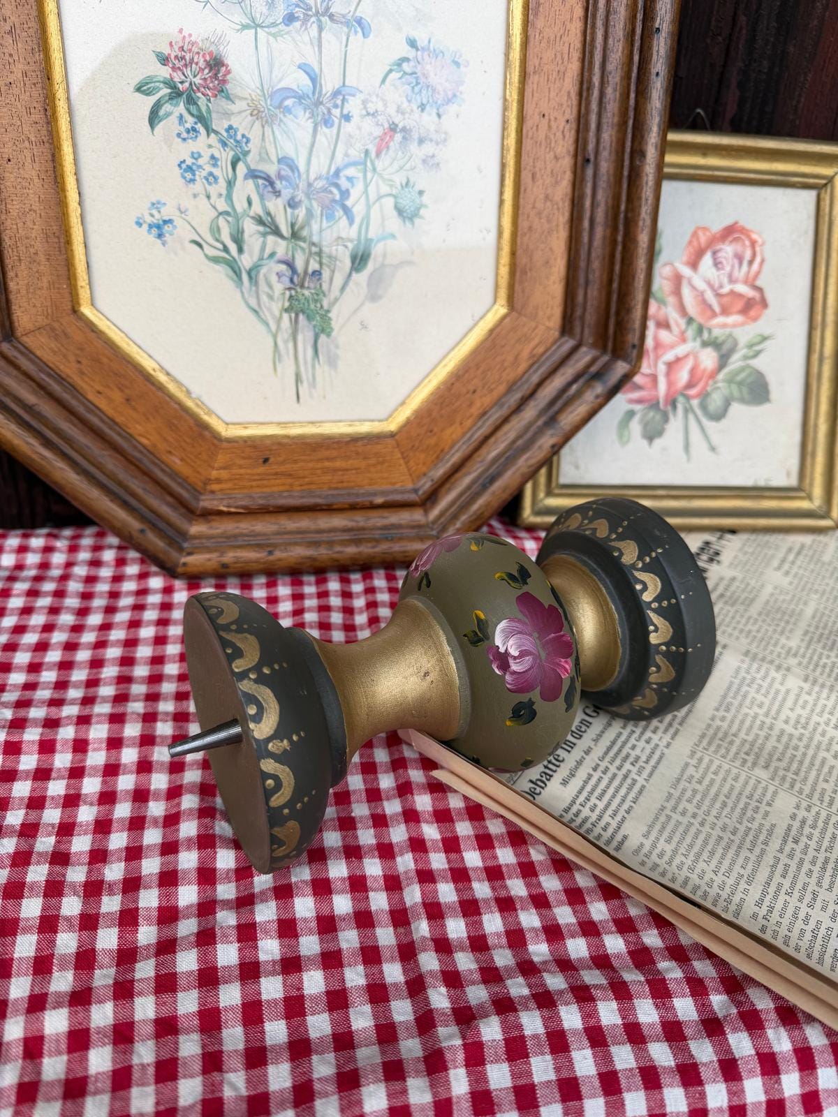 Vintage Kerzenständer olivgrün gold handbemalt Holz Metall Bauernmalerei Landhausstil
