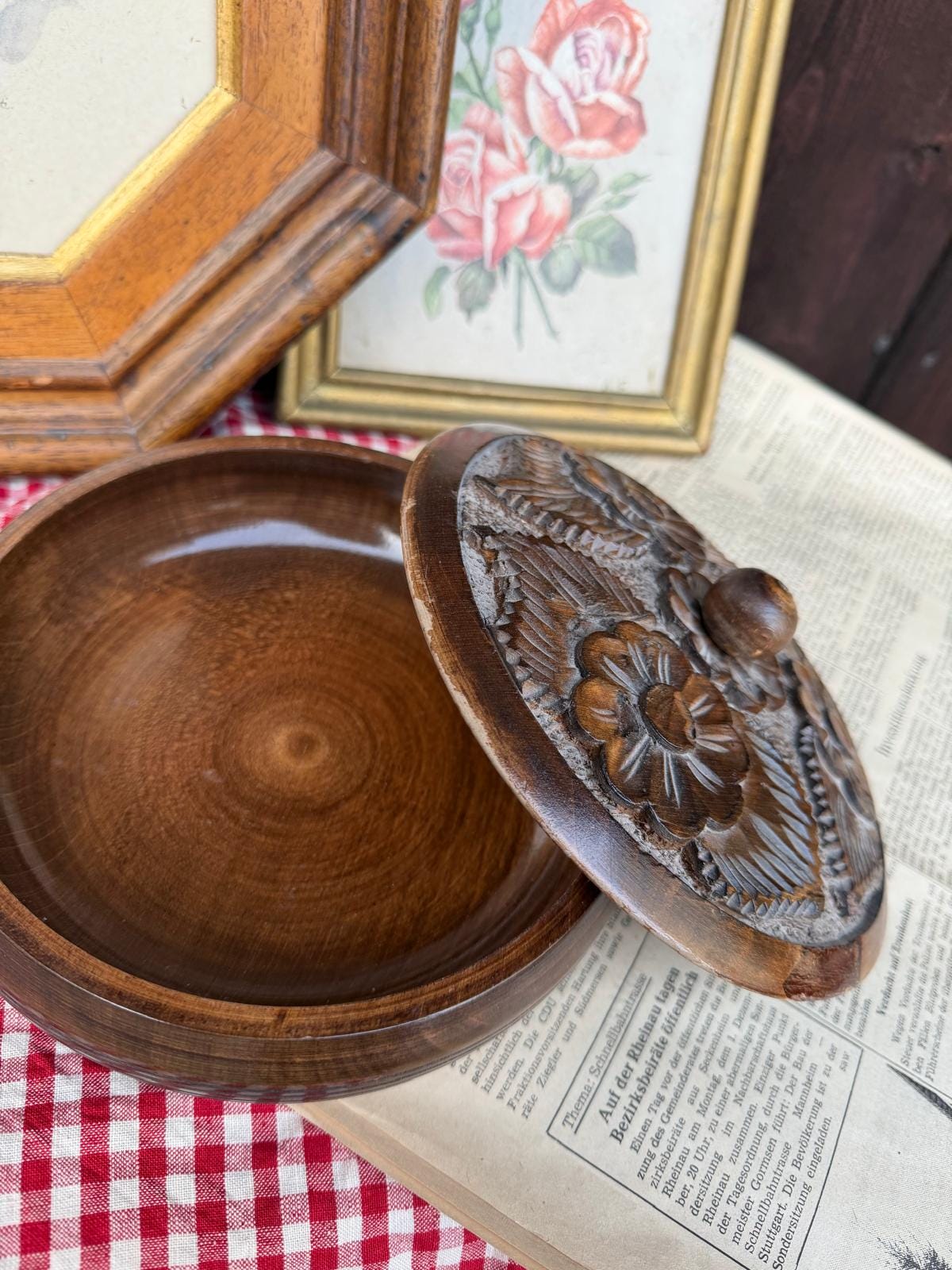 Vintage Holzdose mit Deckel 17 cm handgeschnitzt floral warme Holzfarbe Massivholz
