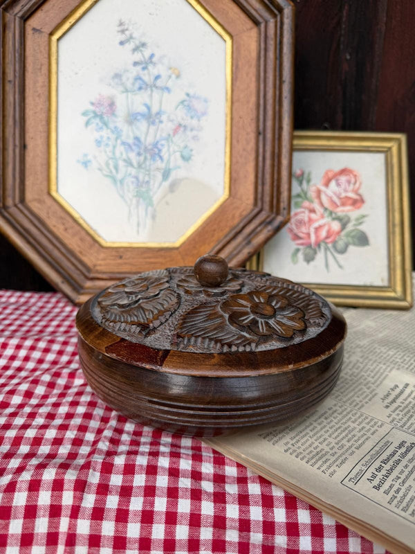 Vintage Holzdose mit Deckel 17 cm handgeschnitzt floral warme Holzfarbe Massivholz